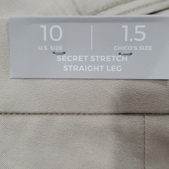 CHICO'S Secret Stretch waist and cropped straight leg pants in a size 10 - Picture 9 of 12